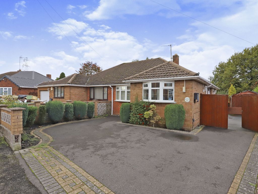 2 bed semidetached bungalow for sale in Eaton Crescent, Dudley DY3