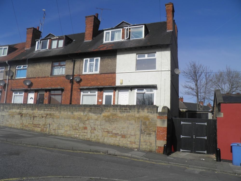 3 bed town house to rent in Bancroft Lane, Mansfield NG18 Zoopla