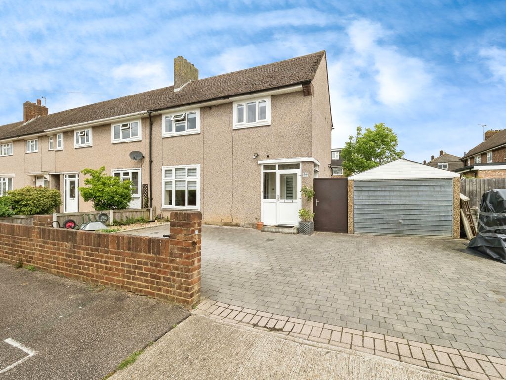 2 bed end terrace house for sale in Renown Close, Romford, Essex RM7, £