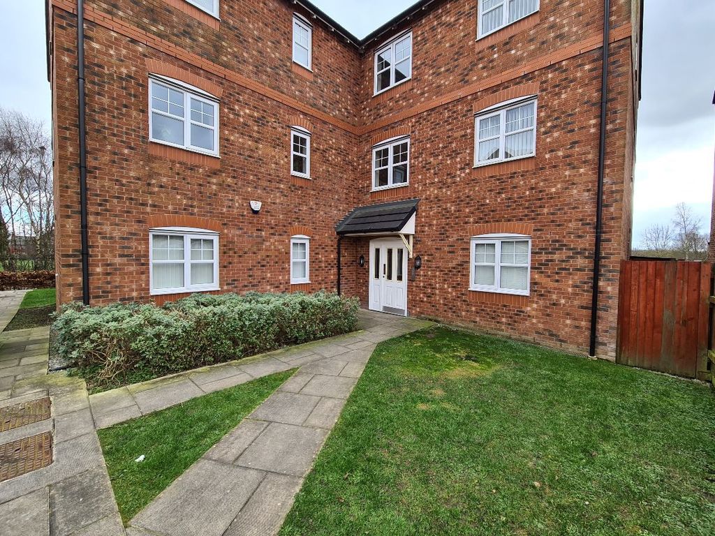 2 bed flat to rent in Fernbeck Close, Farnworth, Bolton BL4 Zoopla