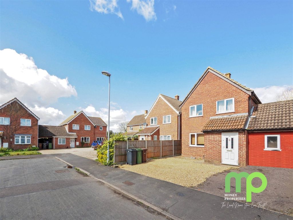 5 bed linkdetached house for sale in High House Avenue, Wymondham NR18