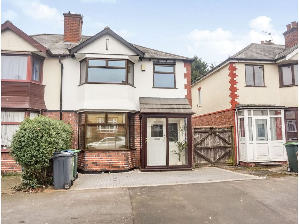 3 bed semidetached house to rent in Brian Road, Smethwick B67, £1,050