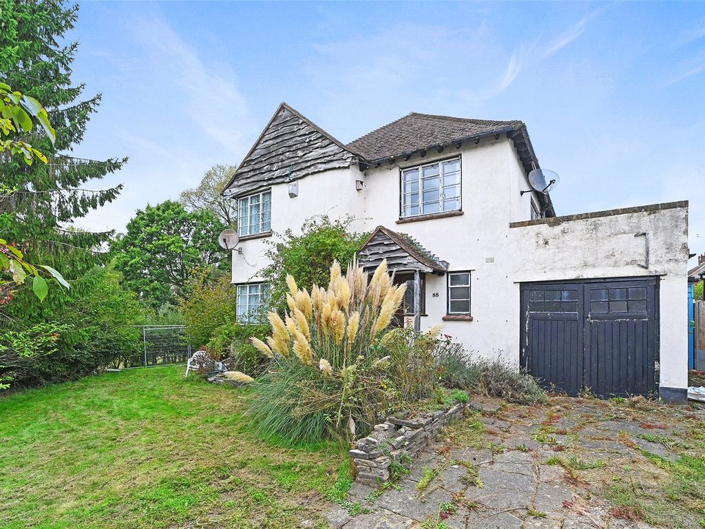 Roxwell Road, Chelmsford, Essex CM1  