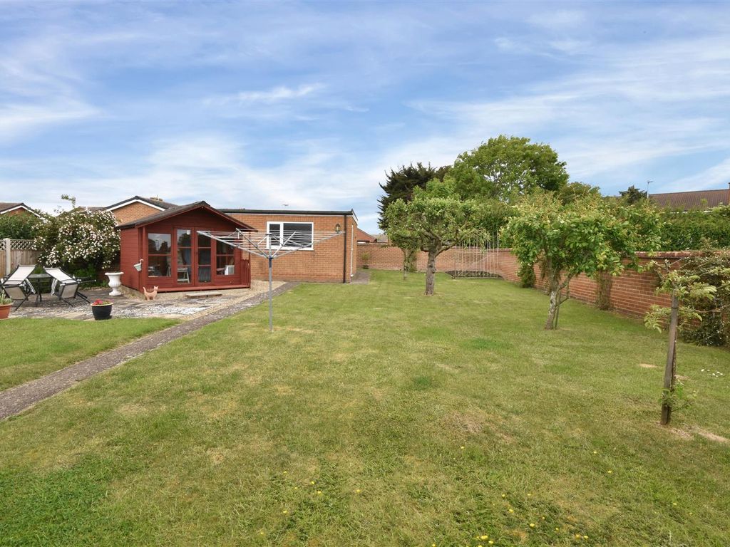 3 bed detached bungalow for sale in Elm Close, Long Bennington, Newark