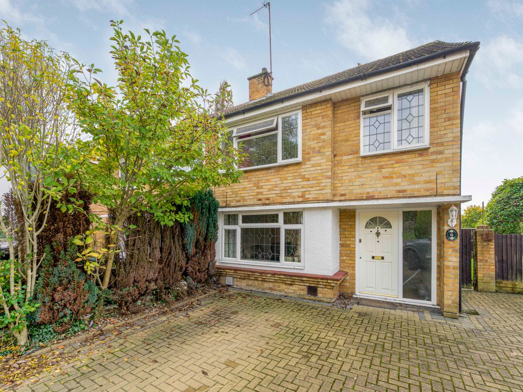 3 bed semidetached house for sale in Sheepcote Gardens, Denham