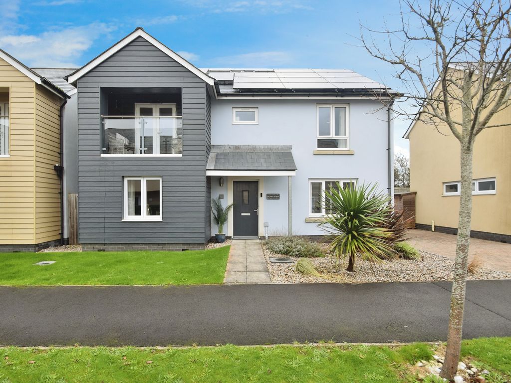 4 bed detached house for sale in Bwlchygwynt, Llanelli, Carmarthenshire
