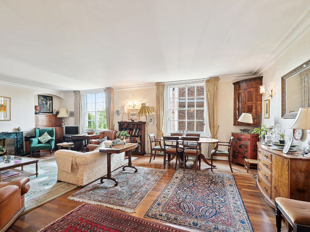 2 bed flat for sale in Rivermead Court, Hurlingham, Fulham. SW6, London