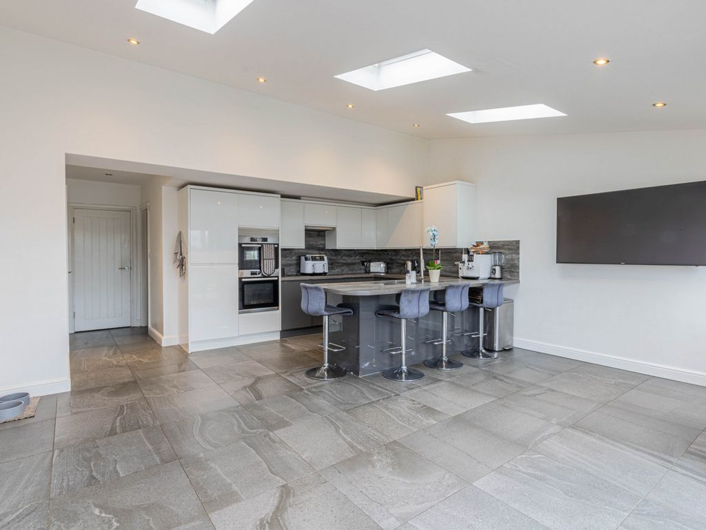 3 bed semidetached house for sale in Cowdray Avenue, Colchester CO1, £