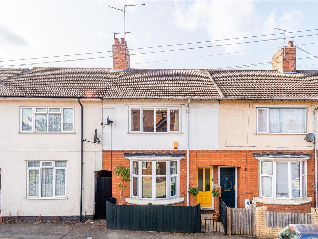 3 bed end terrace house for sale in Cross Street, Kettering NN16, £