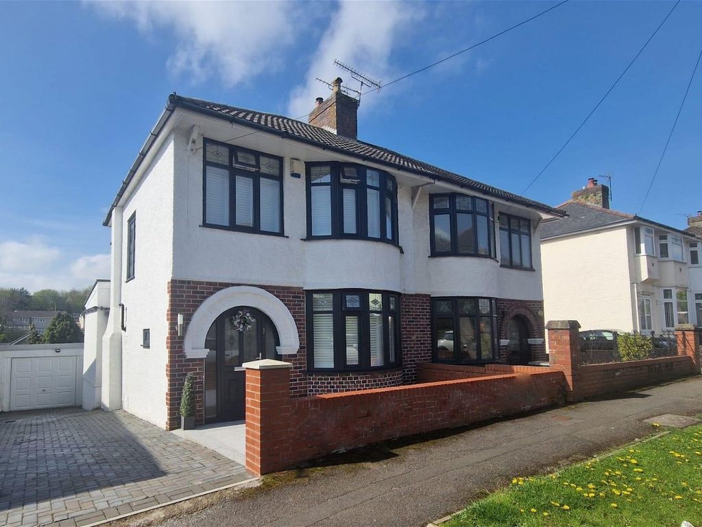 3 bed semidetached house for sale in Parkfields Road, Bridgend CF31
