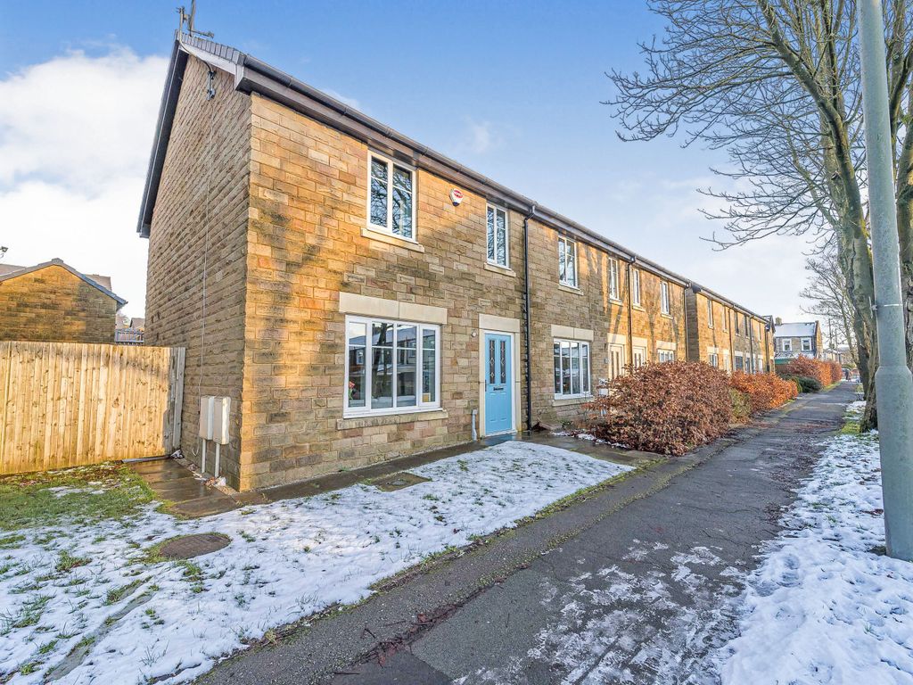 3 bed end terrace house for sale in Casterton Avenue, Burnley