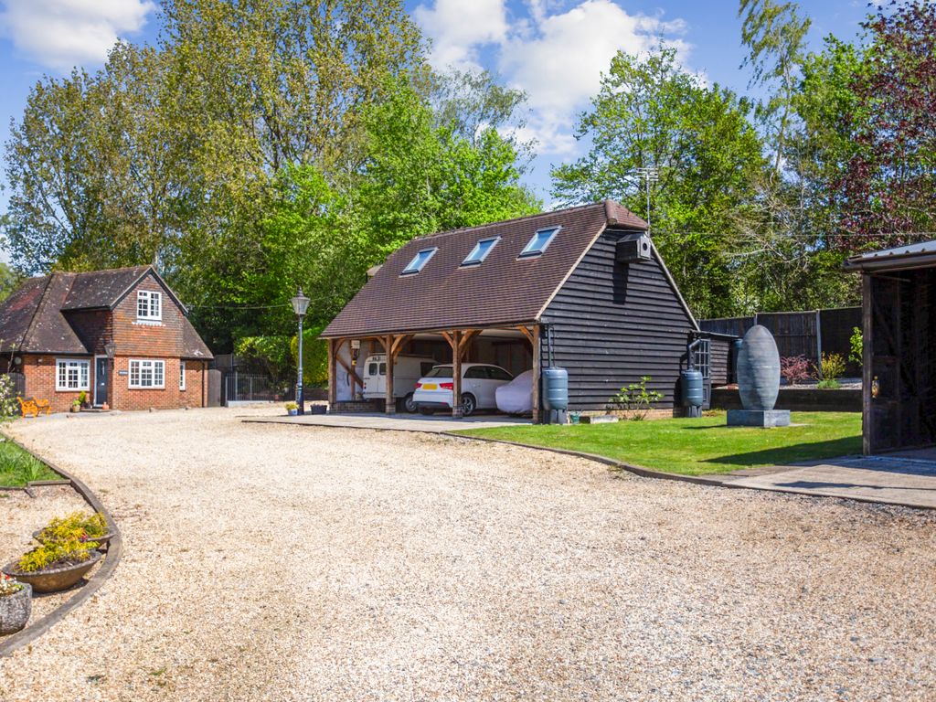 4 bed detached house for sale in Hill Brow Road, Liss GU33, £925,000