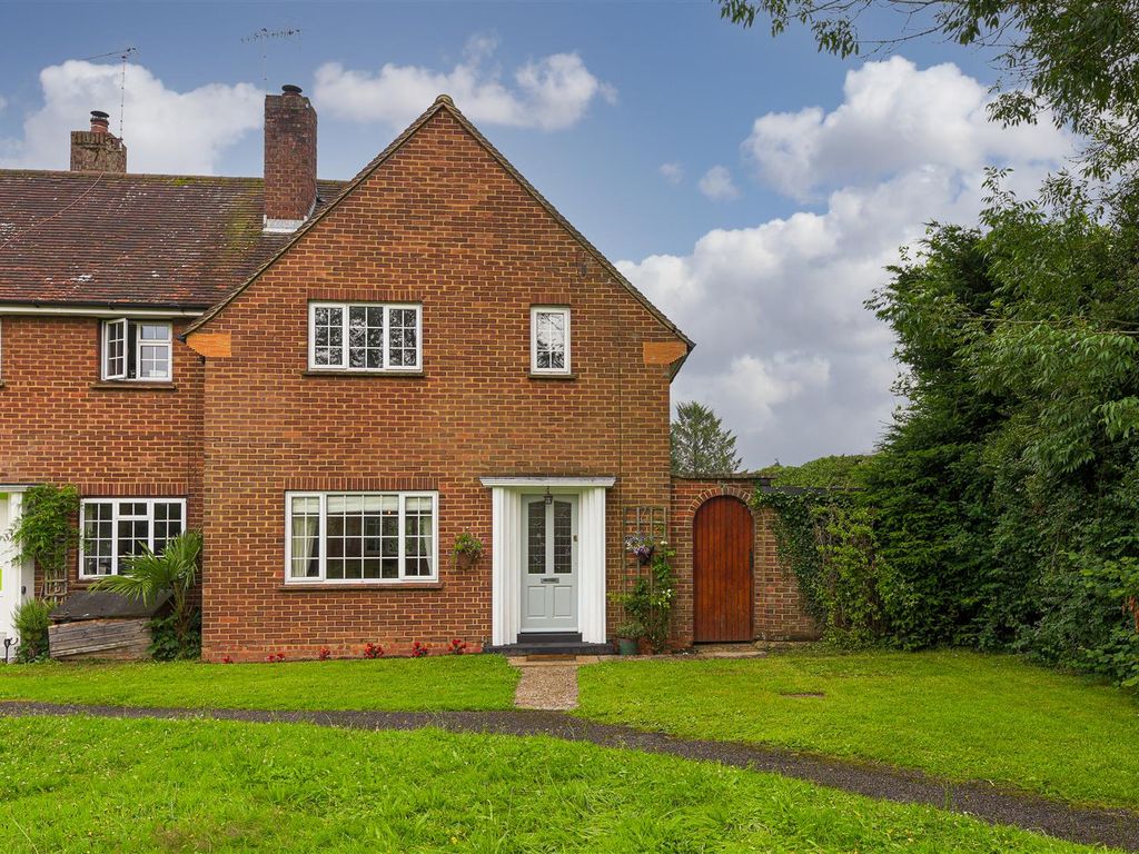 2 bed semidetached house for sale in The Smithers, Brockham
