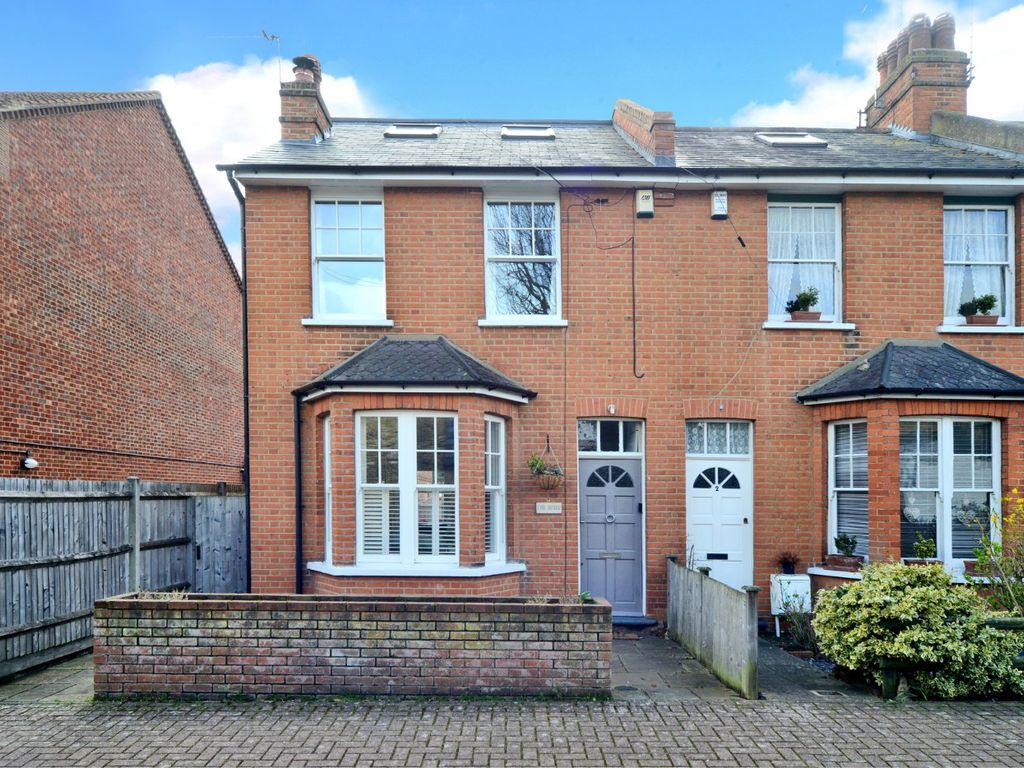 4 bed end terrace house for sale in The Retreat, Cheam Common Road