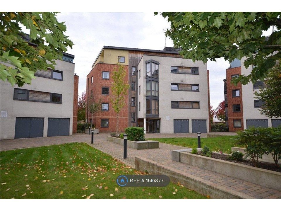2 bed flat to rent in Southwell Park Road, Camberley GU15, £1,500 pcm Zoopla