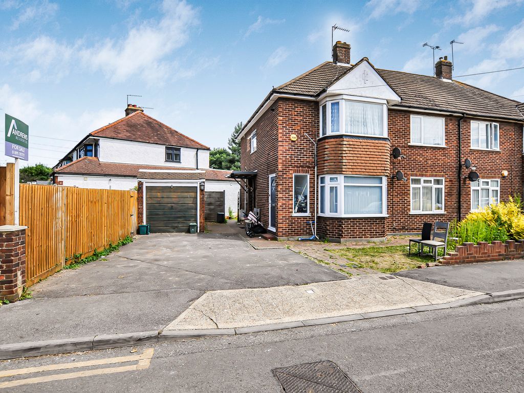 2 bed for sale in Churchill Close, Hillingdon UB10, £325,000