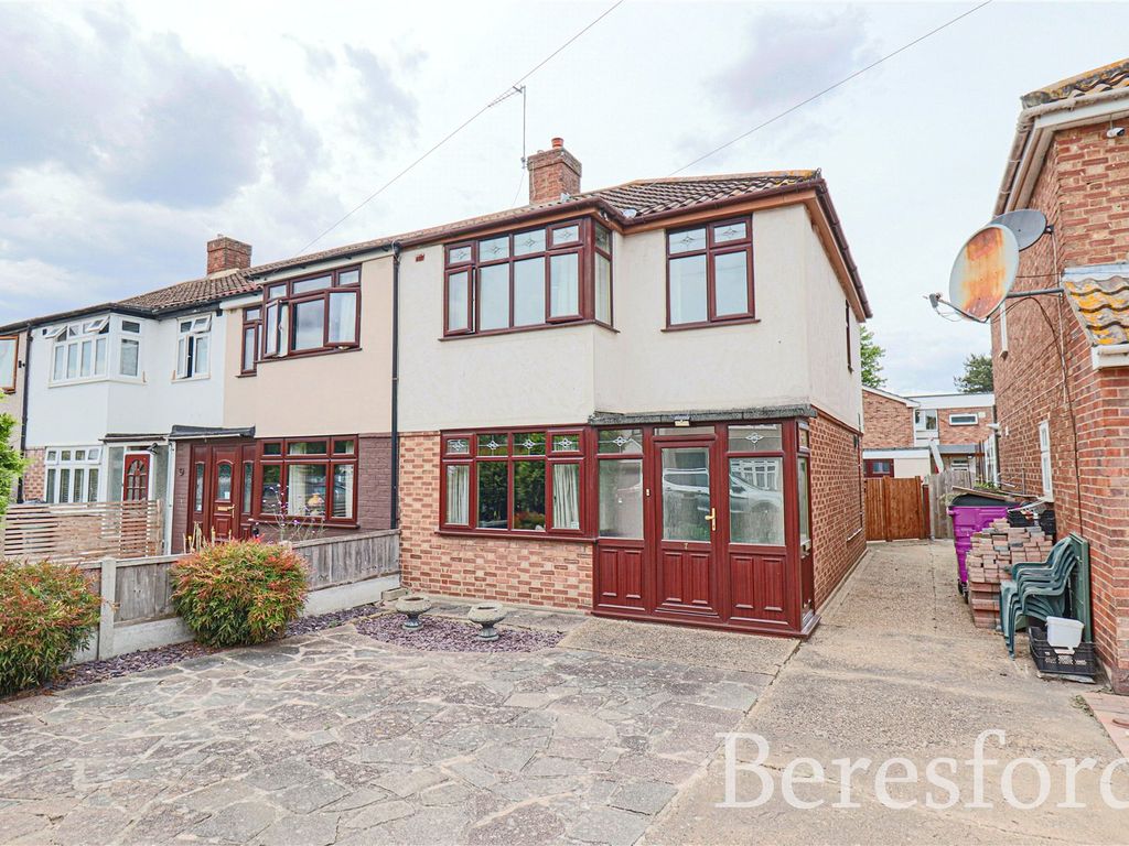 3 bed end terrace house for sale in Guysfield Drive, Rainham RM13 Zoopla