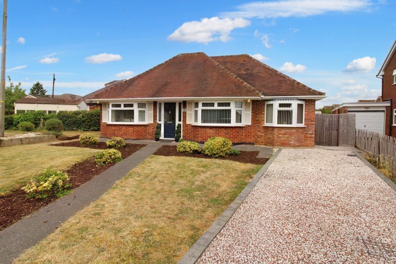 2 bed detached bungalow for sale in Orchard Way, Holmer Green, High