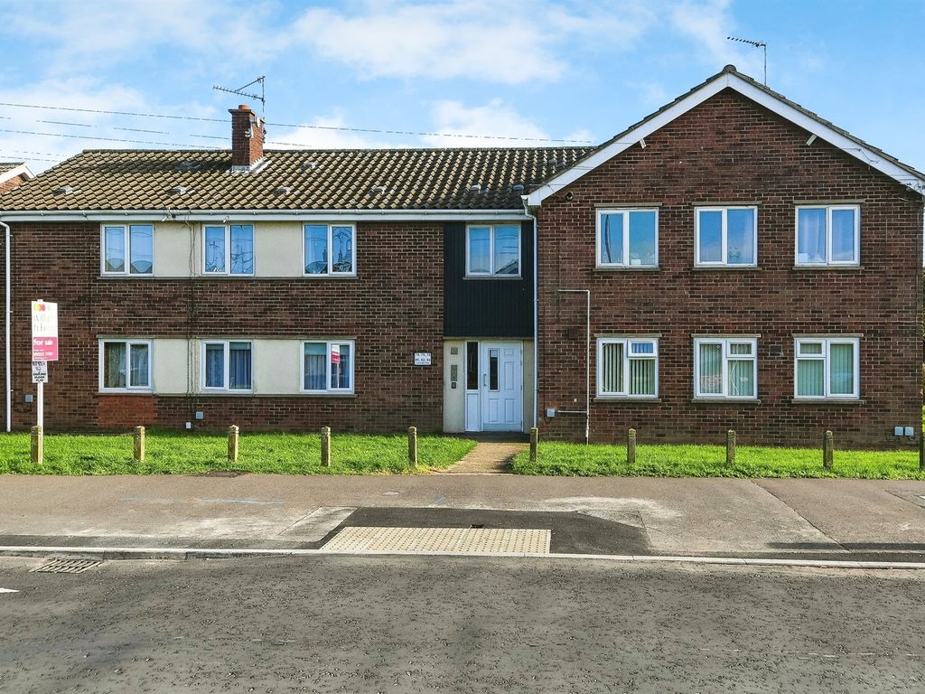 2 bed flat for sale in Columbia Way, King's Lynn PE30, £130,000 Zoopla