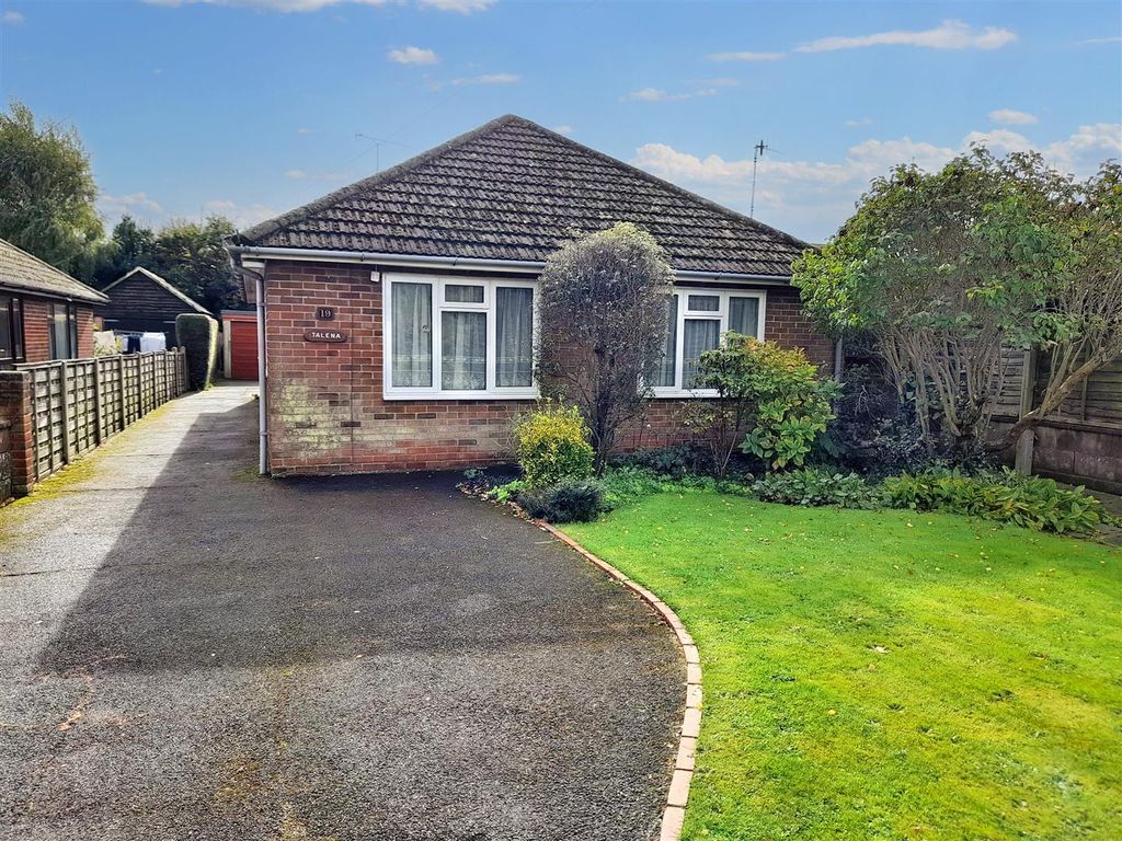 2 bed detached bungalow for sale in Orchard Gardens, Woodgate