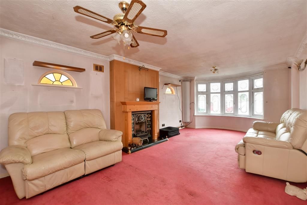 2 bed semidetached bungalow for sale in Berens Close, Wickford, Essex
