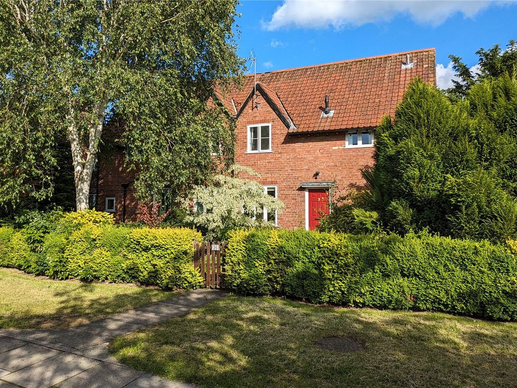 3 bed semidetached house for sale in Chestnut Grove, New Earswick