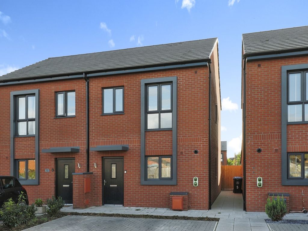 3 bed semidetached house for sale in St. Luke Drive, Wellesbourne