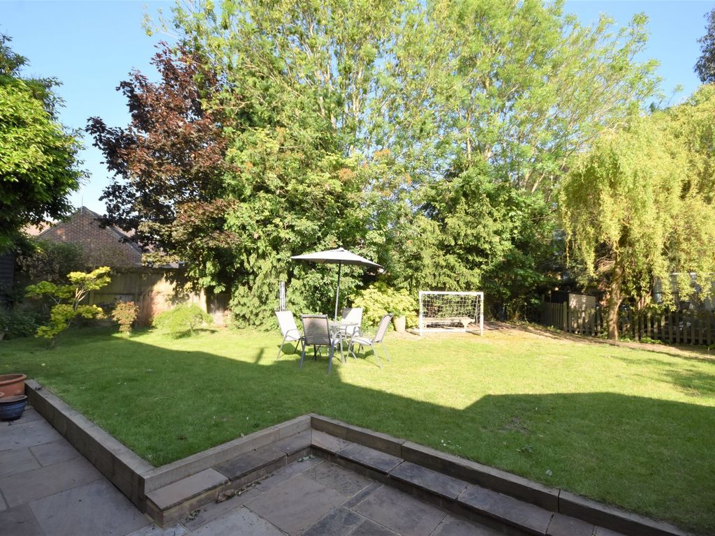 4 bed end terrace house for sale in Broadbridge Heath, Horsham, West