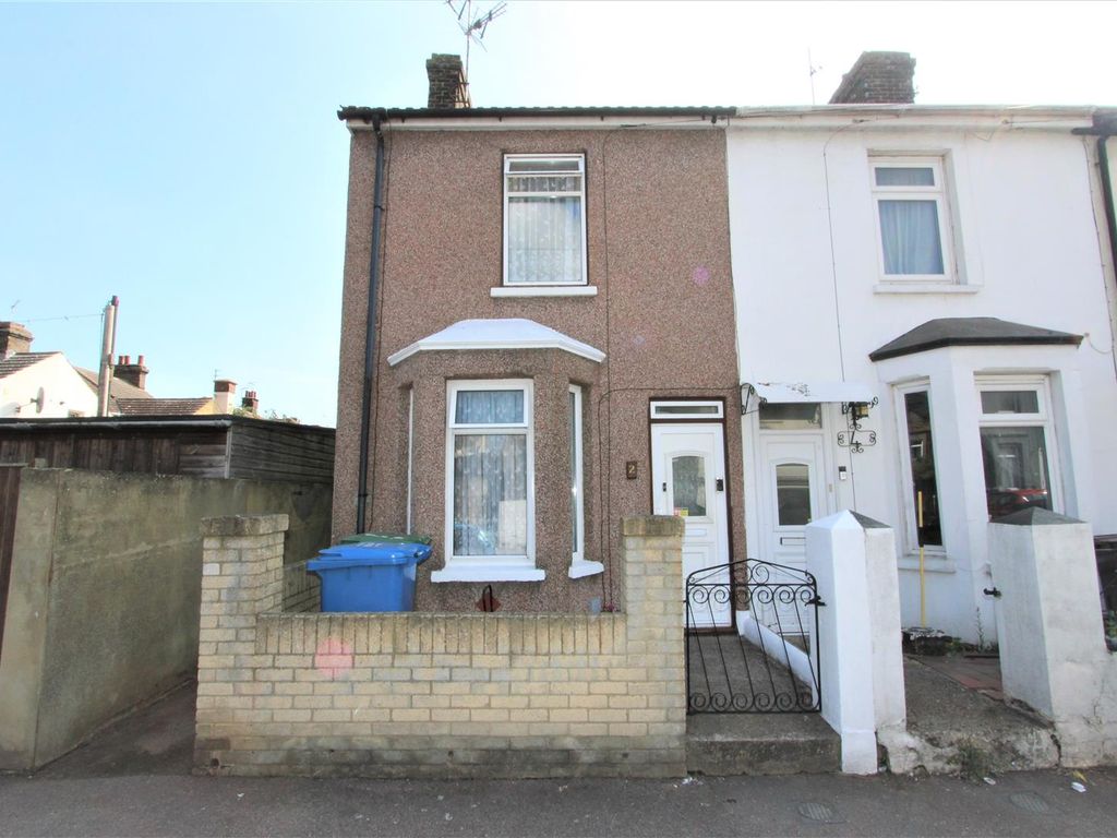 2 bed town house for sale in Harold Street, Queenborough ME11, £230,000 Zoopla