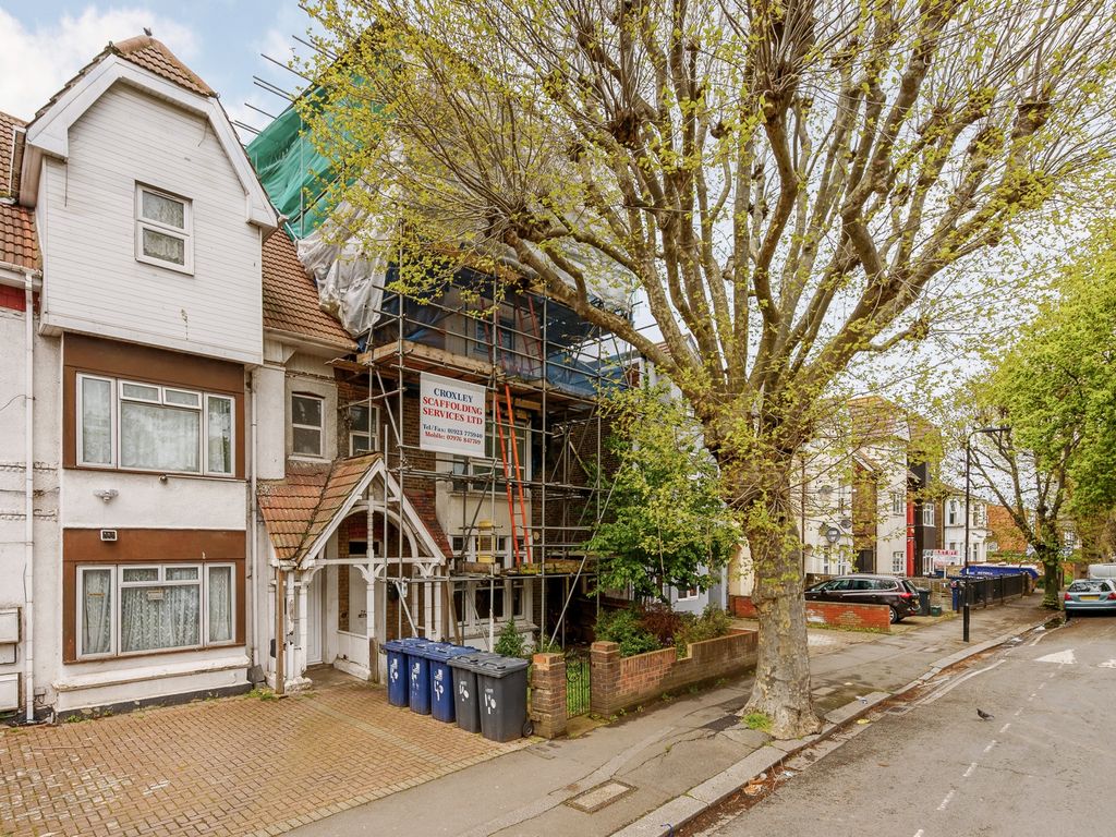 5 bed semidetached house for sale in Avenue Road, Southall UB1 Zoopla