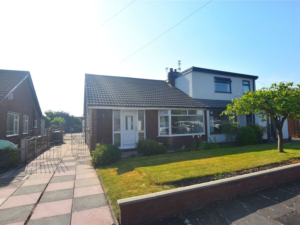 2 bed bungalow for sale in Warwick Road, Alkrington, Middleton