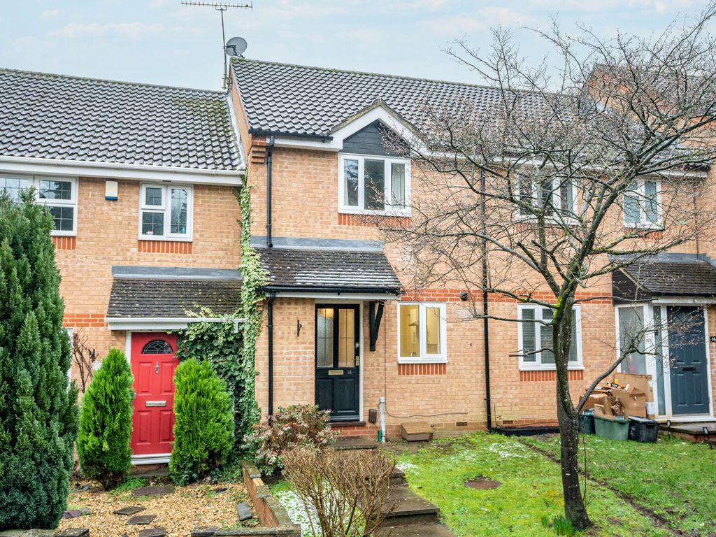 2 bed terraced house to rent in Westfield Road, Harpenden