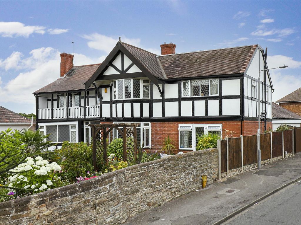 6 bed detached house for sale in Coppice Road, Arnold, Nottinghamshire