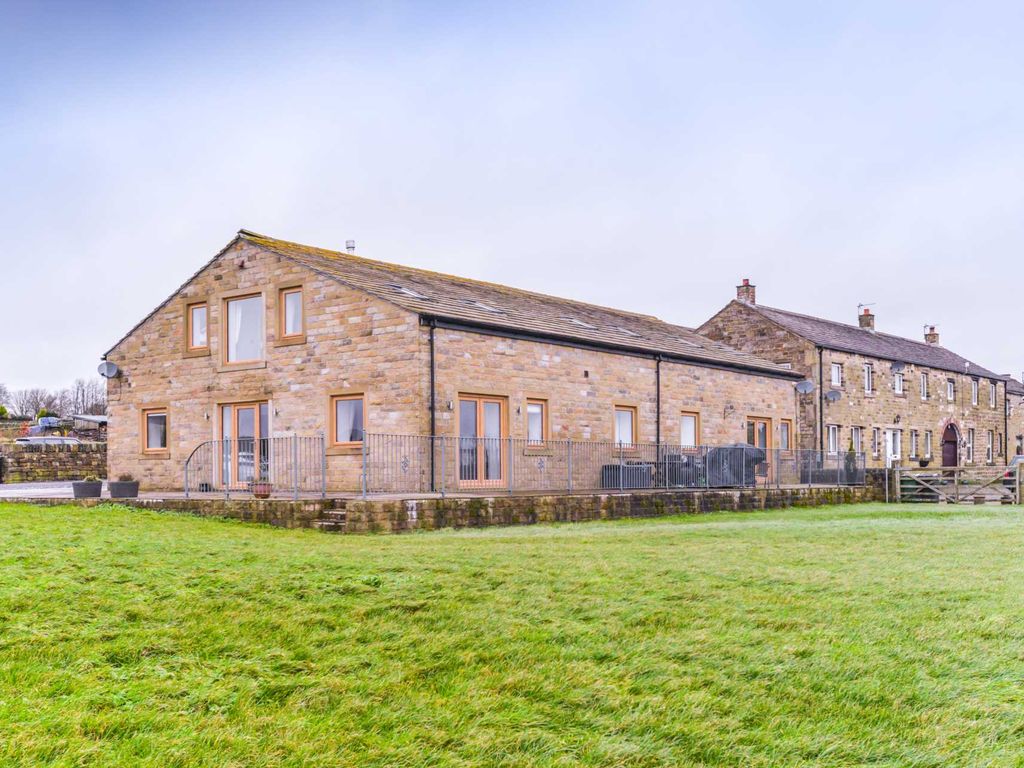 4 bed semidetached house to rent in Holt Head Road, Blackmoorfoot HD7