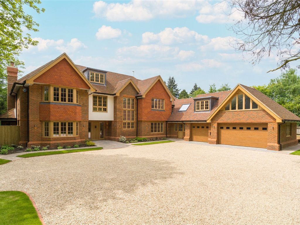 New home, 6 bed detached house for sale in Nightingales Lane, Chalfont