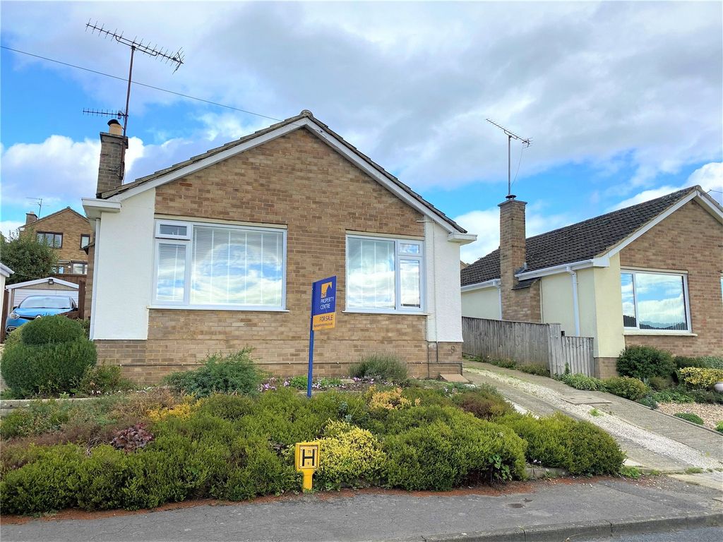2 bed bungalow for sale in Southgate Crescent, Stroud, Gloucestershire