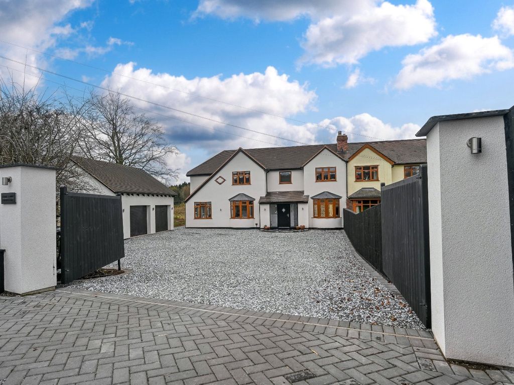 4 bed semidetached house for sale in Cannock Road, Bednall, Stafford