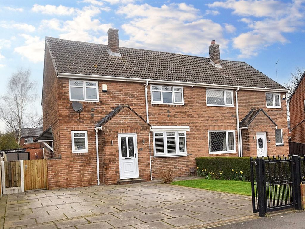 3 bed semidetached house for sale in Holmsley Lane, Woodlesford, Leeds