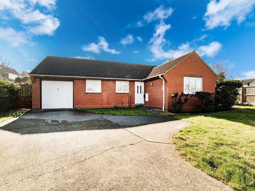 3 bed detached bungalow for sale in Vulcan Close, Whitstable CT5, £450,000 Zoopla
