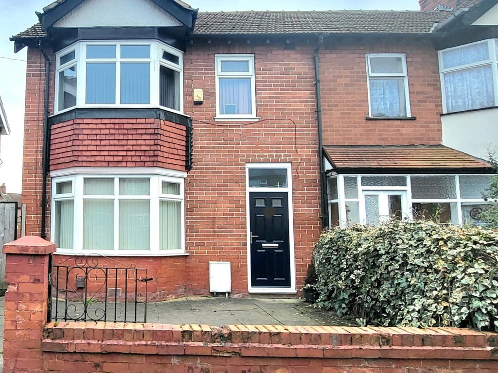 3 bed semidetached house to rent in Lowestoft Street, Manchester M14