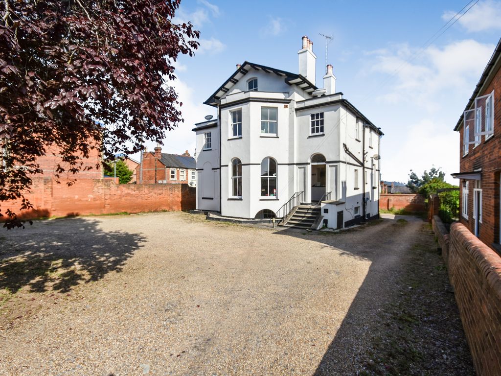 18 bed detached house for sale in Tilehurst Road, Reading RG1, £775,000