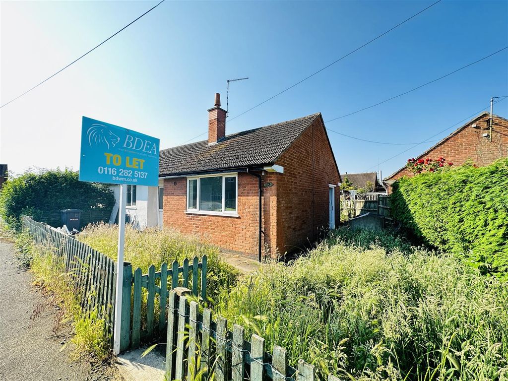2 bed semidetached bungalow to rent in St. Martins, Stapleton