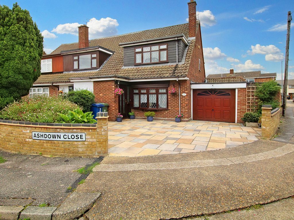 3 bed semidetached house for sale in Ashdown Close, StanfordLeHope