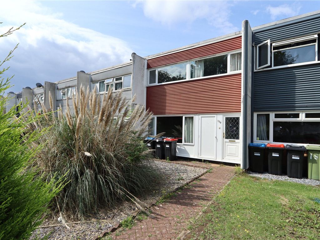 3 bed terraced house for sale in Farmborough, Netherfield, Milton