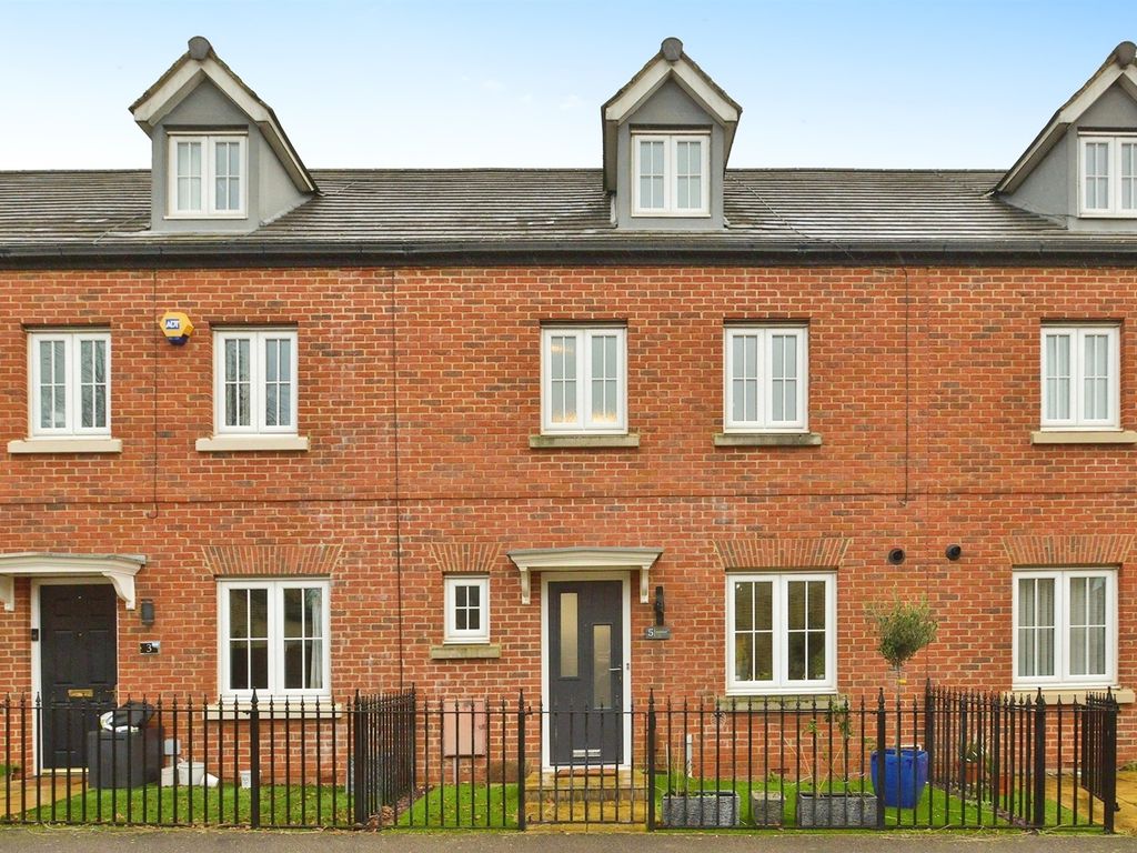 4 bed terraced house for sale in Bywell Court, Kingsmead, Milton Keynes