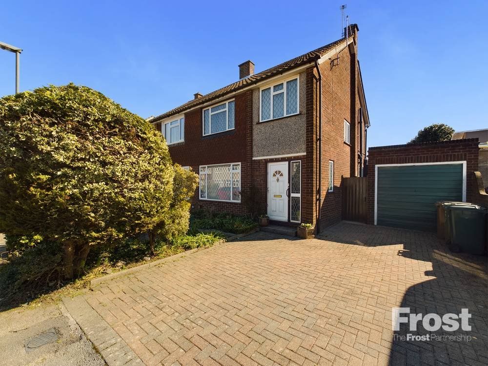 3 bed semidetached house for sale in Maxwell Road, Ashford, Surrey