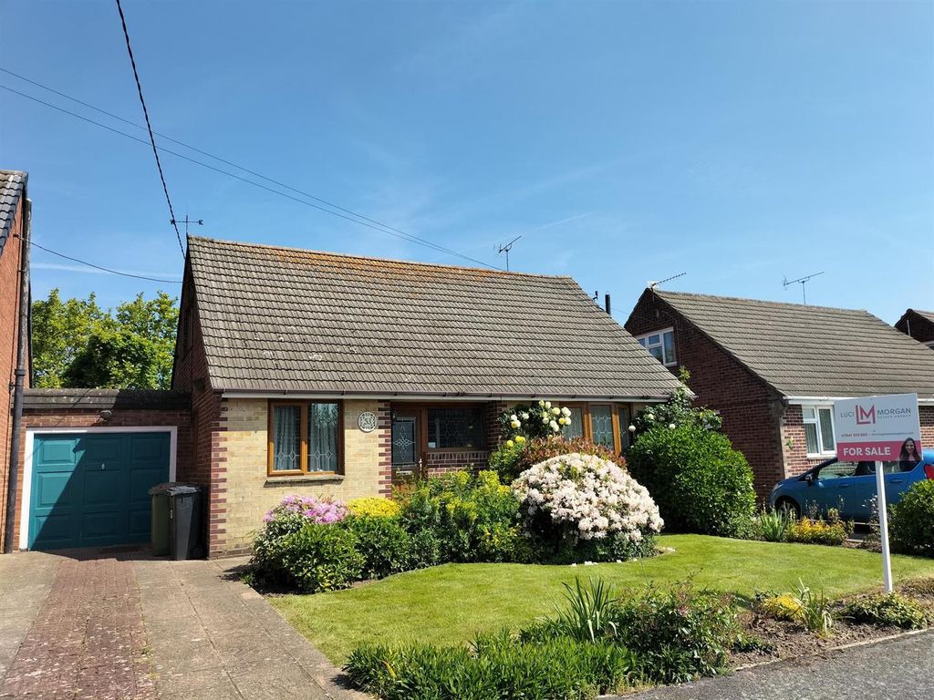 3 bed detached bungalow for sale in Whalesmead Road,