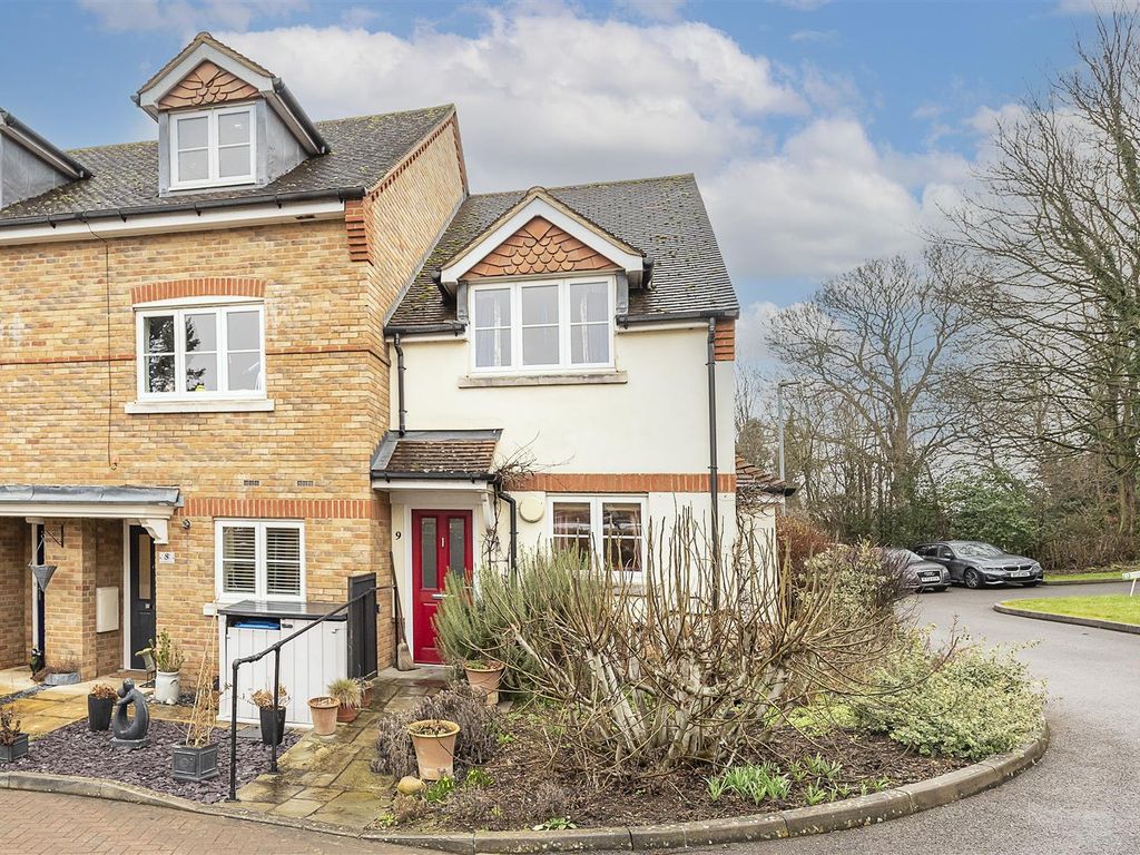 2 bed end terrace house for sale in Bartholomew Green, Markyate, St