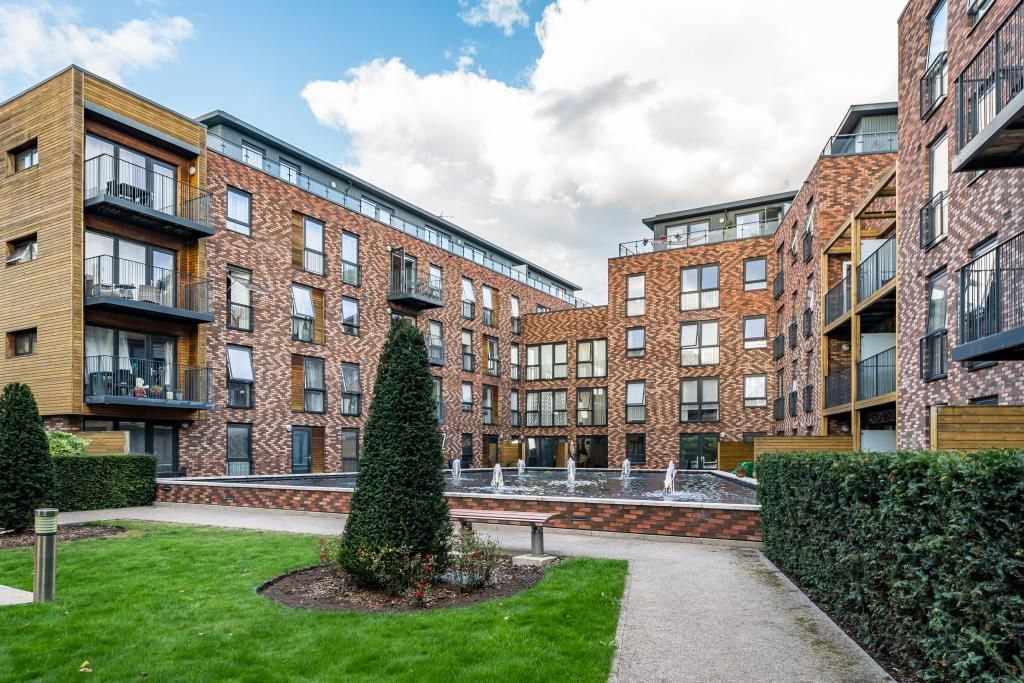 2 bed flat for sale in Stanmore, Middlesex HA7, £550,000 Zoopla