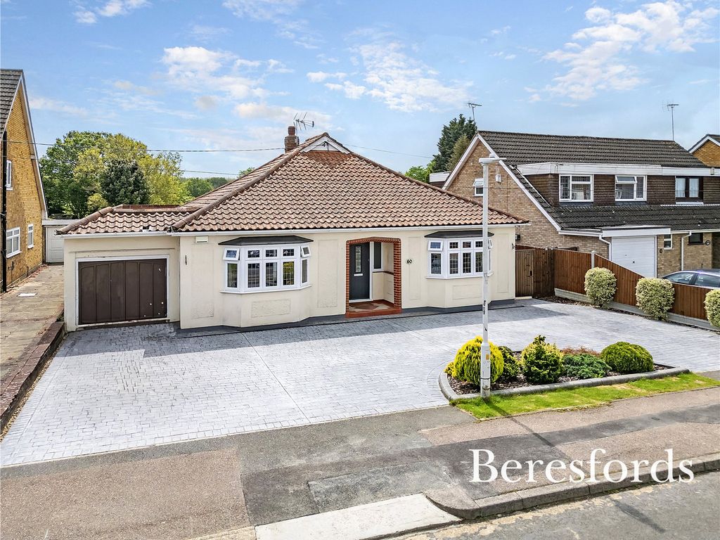 4 bed bungalow for sale in Scrub Rise, Billericay CM12, £825,000 Zoopla